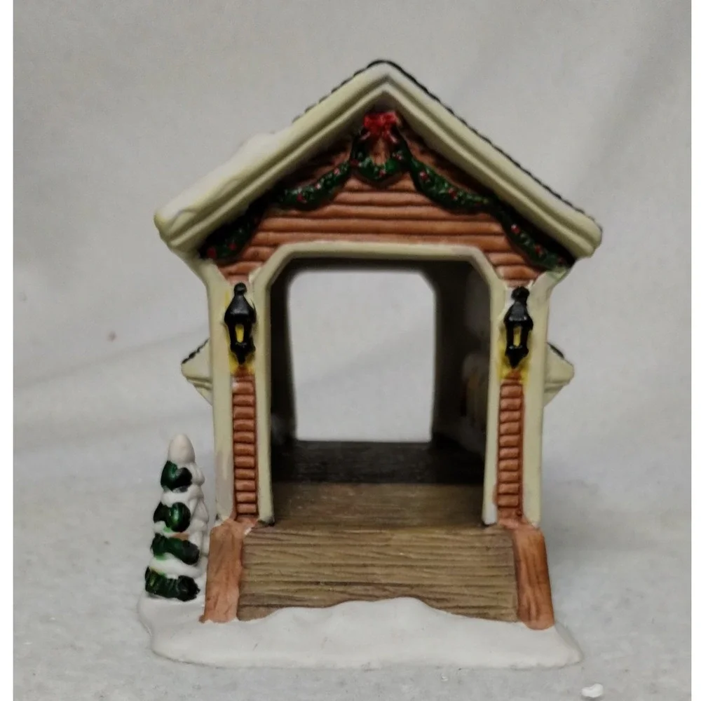 Home Accents Holiday Canterbury‎ Lane Covered Bridge Christmas Village Decor
